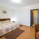 Smilen Hotel